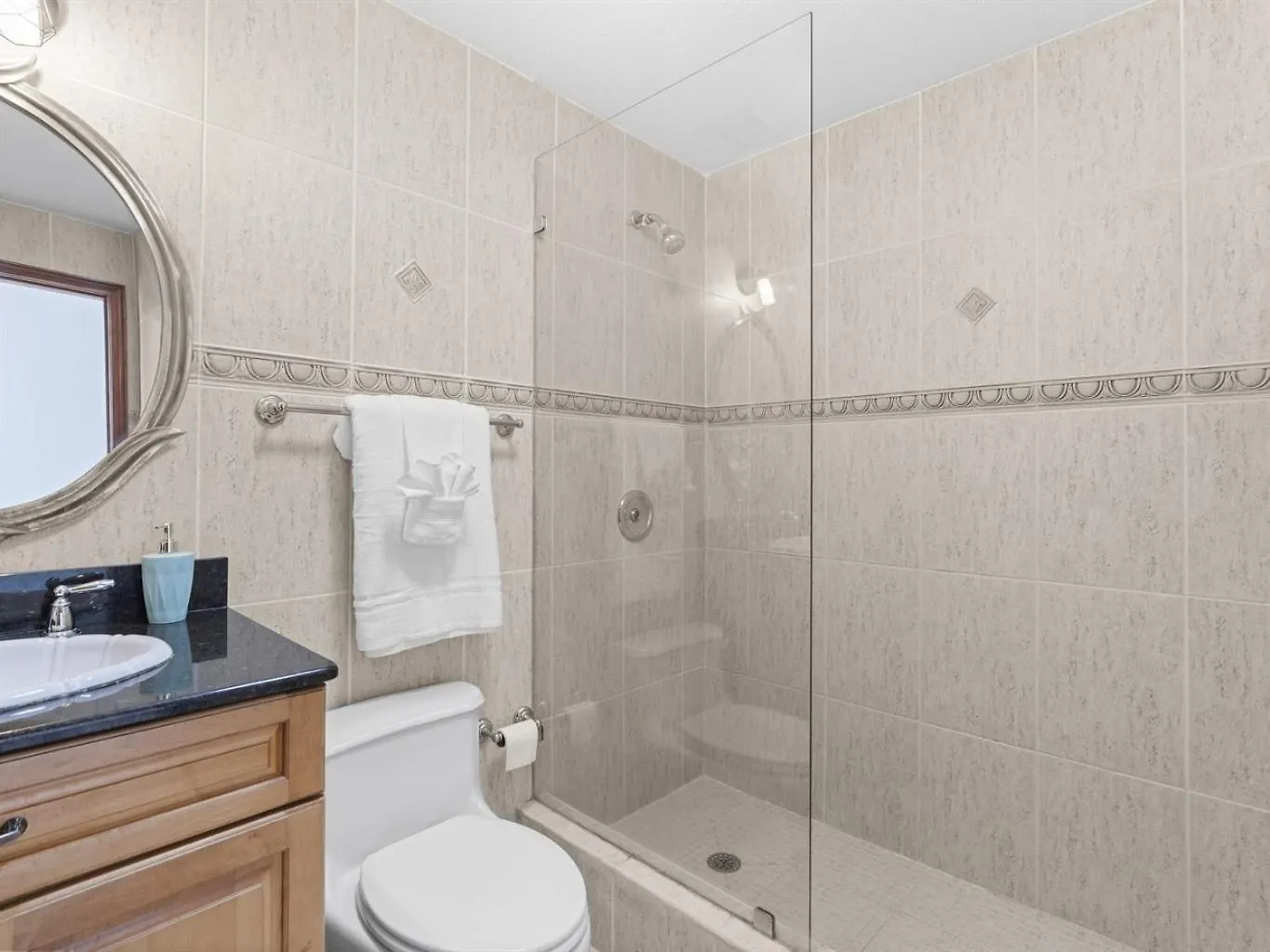 Aparthotel Crystal Waters Condo Lowlands