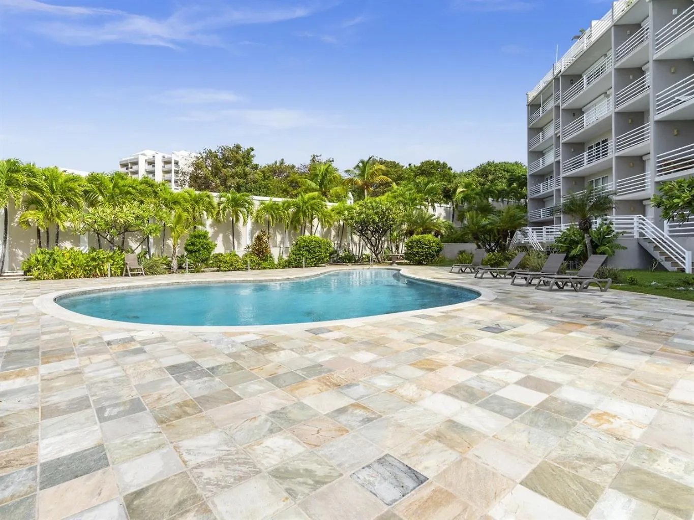 Crystal Waters Condo Lowlands 0*,