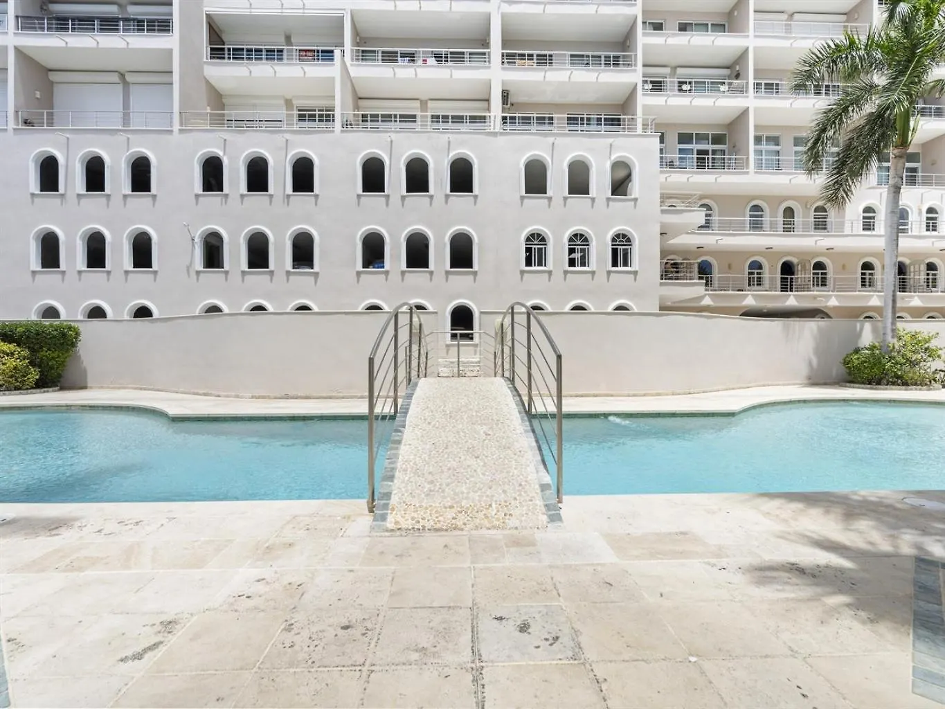 Crystal Waters Condo Lowlands Aparthotel