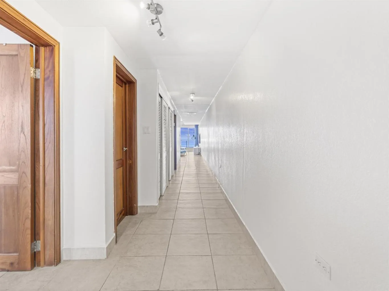 Crystal Waters Condo Lowlands Apart-hotel